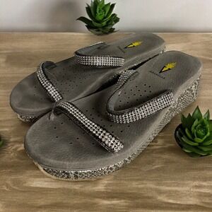 Volatile‎ Womens size 11 Sandals Studded Bling Tan Leather Slip On Wedge Slides